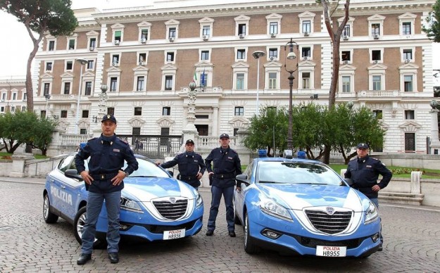 Savona, Arrestati un poliziotto e due funzionari per Corruzione
