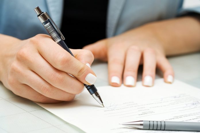 contratto-lavoro Statistiche sull’economia italiana, nuovi contratti è boom nel 2015