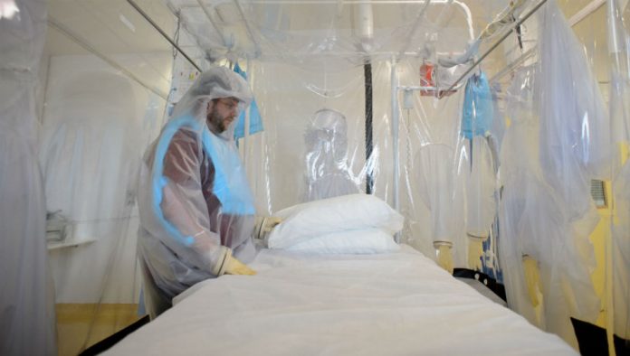 virus ebola Virus Ebola in Italia, infermiere Emergency trasferito allo Spallanzani