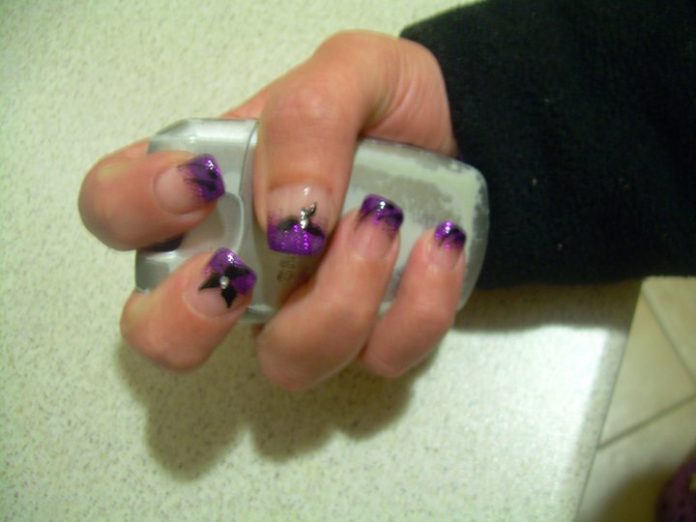 French Viola Nero Nail Art Facili: Dark French