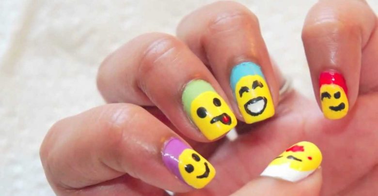 Nail Art Semplici: Emoticon con Sorriso