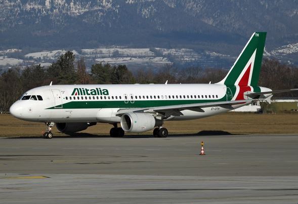 Alitalia: domani 24 luglio voli a rischio per sciopero di piloti e assistenti di volo