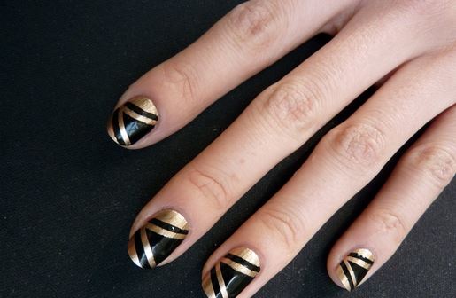 nail art black Nail Art Estate 2015: Unghie nere con raggi luminosi
