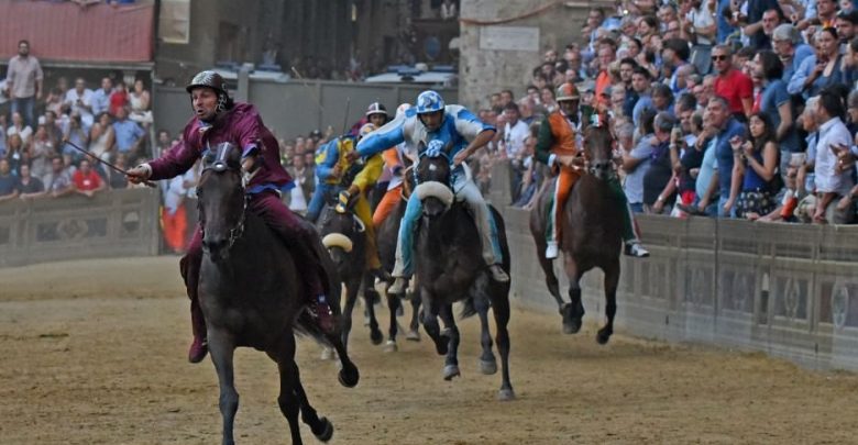 Palio di Siena 2015: vince la Torre la prima gara