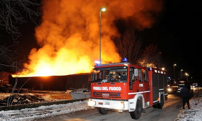 Incendio-Cortale Cronaca Catanzaro, a Cortale incendiato capannone nella notte
