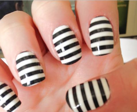 Nail Art Semplici: Strisce bianche e nere