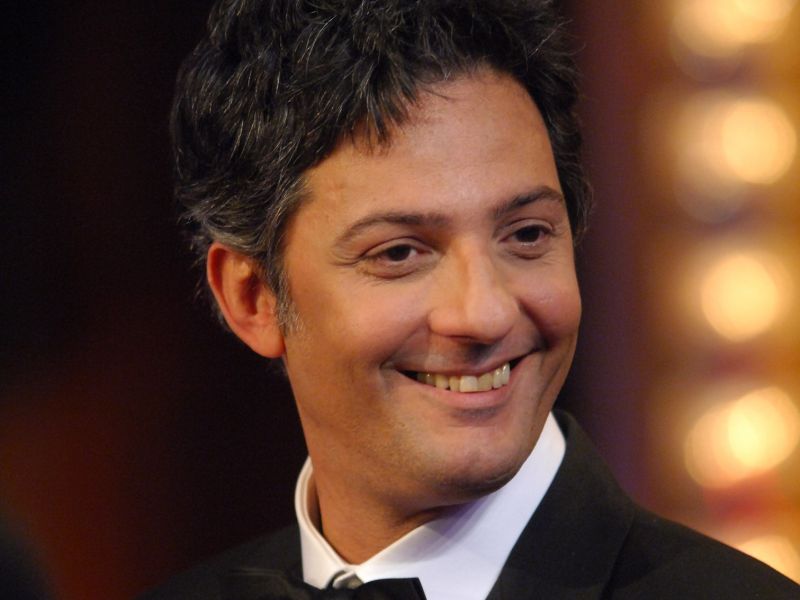 Fiorello operato al pene: rimossi sette nei
