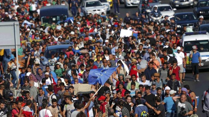 Marcia-Migranti Emergenza migranti: Migliaia di persone in transito dalla Macedonia alla Serbia