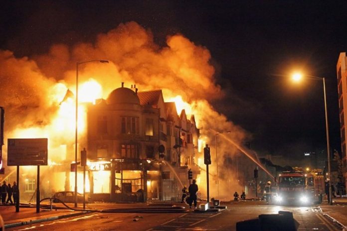 l43-londra-rivolte-110809095953_big Scoppia incendio a Parigi: morte otto persone