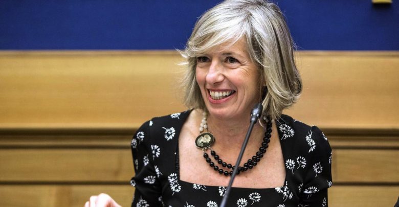 Aumento Stipendi Insegnanti, Giannini: “500 euro in più per la Formazione”