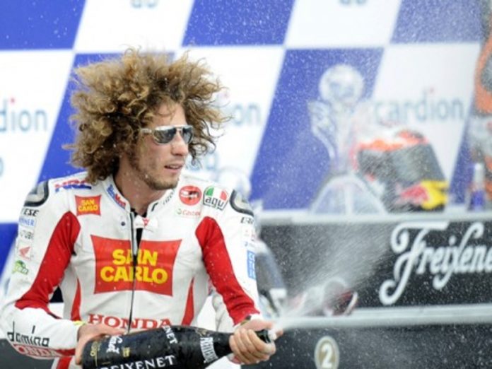 Marco-Simoncelli Marco Simoncelli, 4 anni fa l'incidente mortale a Sepang (Video)