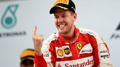 Photo of Giornalista Sky regala maglia Italia a Vettel e lui la rifiuta (video)