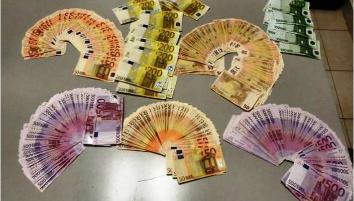 Cronaca Napoli: Sequestrato denaro sporco a Capodichino