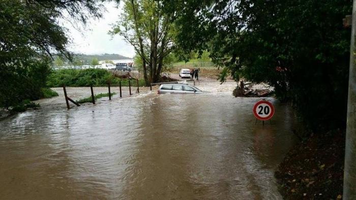 Maltempo Roma, a Tivoli esonda il fiume Aniene (video)