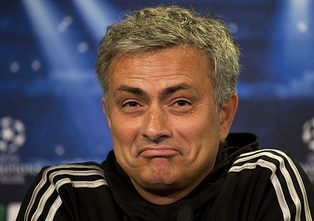 josé-mourinho (Video) Mourinho strattona un ragazzo che vuole filmarlo