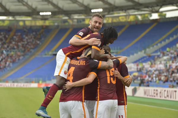 roma-esultanza Highlights Fiorentina-Roma 1-2: Video Gol e Sintesi (Serie A 2015-2016)