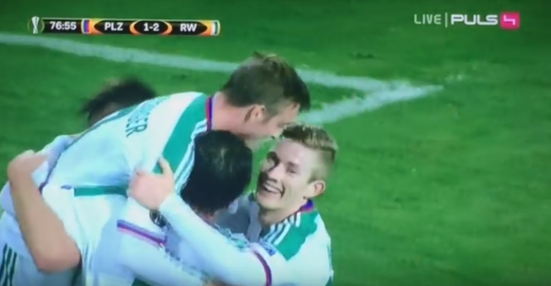 Inciampa e fa gol assurdo in Viktoria Plzen-Rapid Vienna (Video)