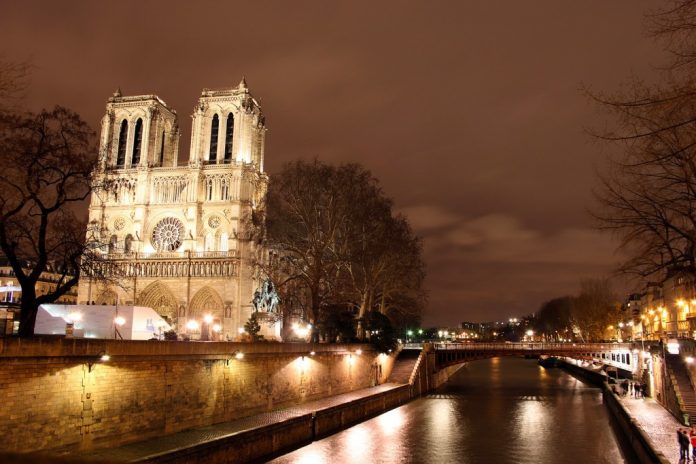 notre-dame-parigi Attacchi terroristici a Parigi: almeno 40 morti in tre sparatorie