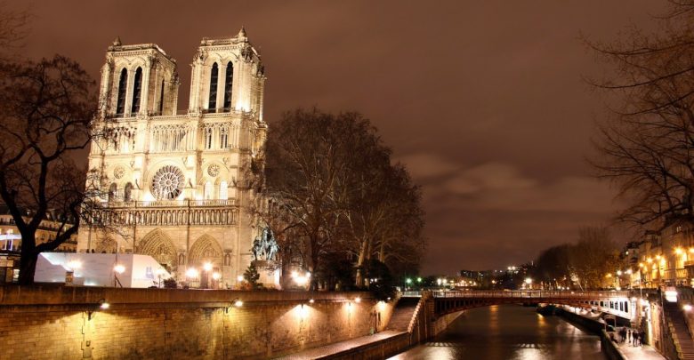 Attacchi terroristici a Parigi: almeno 40 morti in tre sparatorie