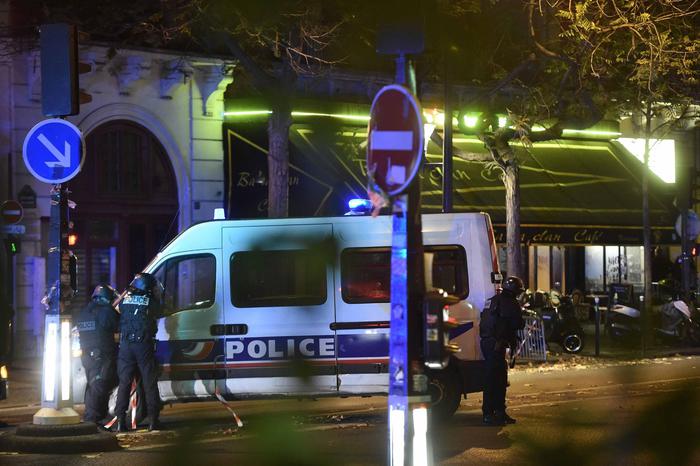 Attentato a Parigi, i terroristi alle vittime: "Tornatevene a casa"
