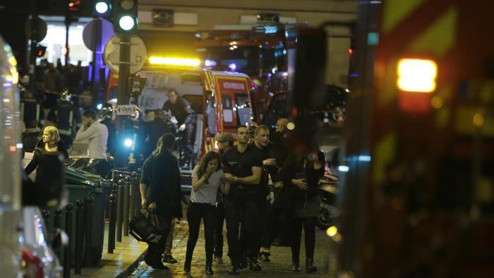 Attentato a Parigi: esplosioni di bombe con chiodi