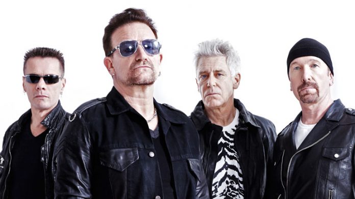 U2 U2 cantano al Bataclan per le vittime di Parigi