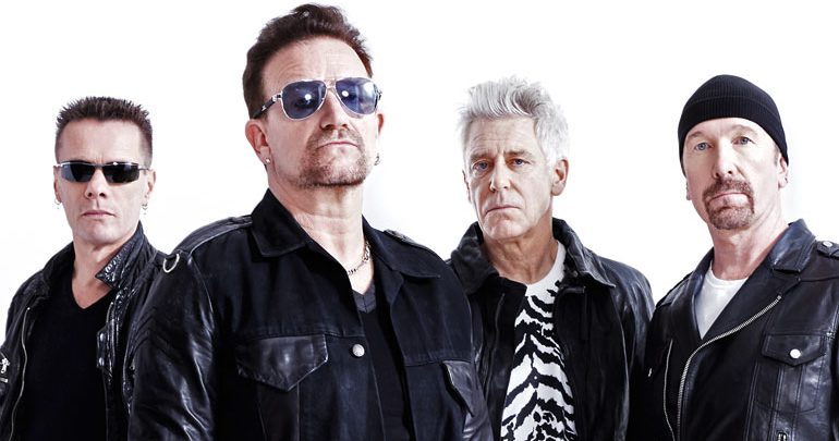 U2 cantano al Bataclan per le vittime di Parigi
