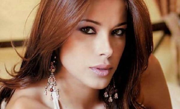 aida-yespica-foto Foto Aida Yespica in Intimo su Instagram, selfie dopo la doccia