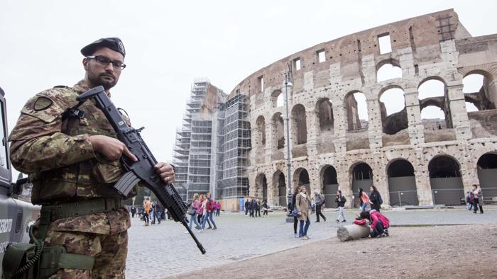 Terroristi a Roma: aggrediscono militari, Espulsi dall'Italia
