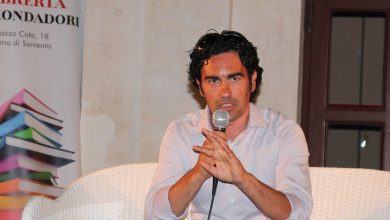 Photo of Nuovo Libro Stefano Crupi “A ogni santo la sua candela”: Uscita, Trama e Prezzo