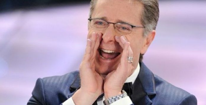 Paolo-Bonolis_cade_concorrente_ciao_darwin Bonolis cade e insulta concorrente a Ciao Darwin 7 (Video 8 aprile 2016)