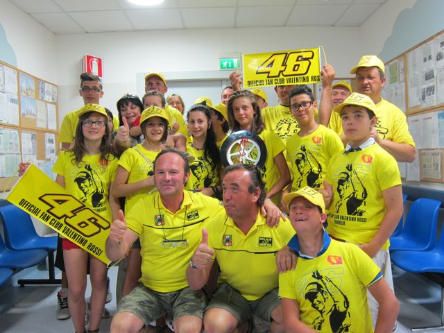 fan-club-valentino-rossi Valentino Rossi News: Donata Coppa vittoria Jerez ad un bambino in ospedale