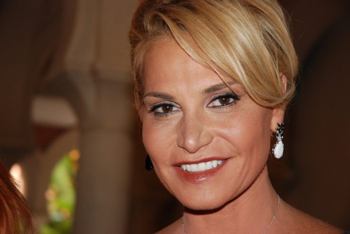 simona-ventura-isola Simona Ventura conduttrice Isola dei Famosi 2017?