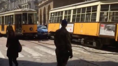 Photo of Incidente Milano, Macchina Polizia tra due Tram (Foto)