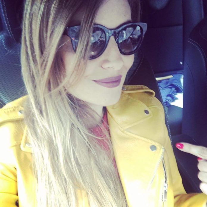 Selvaggia Lucarelli chiodo giallo zara Chiodo Giallo di Zara: il giubbino che fa discutere (Foto) 3