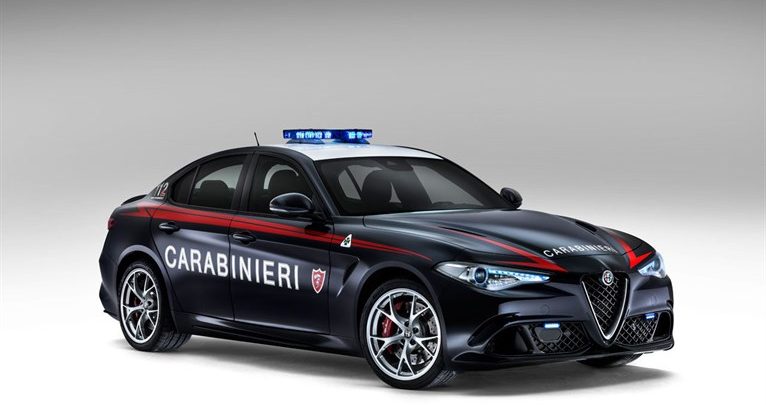 Alfa Romeo Giulia ai Carabinieri: Video della consegna dell'auto