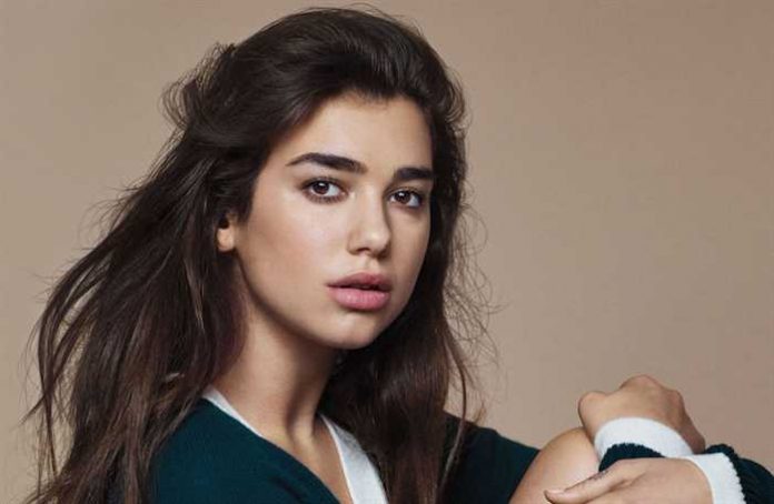 Dua Lipa Dua Lipa canta
