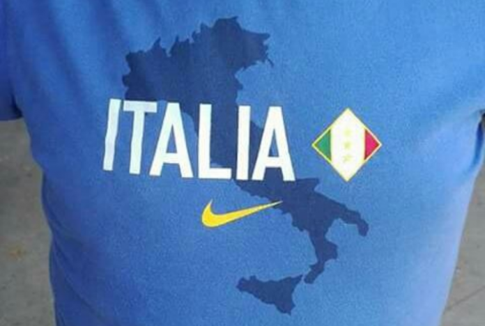 Maglia europei calcio senza sardegna bufala Magliette Nike Europei Calcio Italia senza Sardegna: ma è una bufala