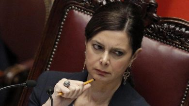 Photo of Sgarbi lite con la Boldrini: “Sei una capra” (Video)