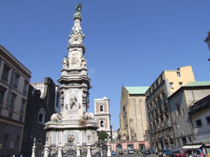 napoli-obelisco-morte Cronaca Napoli, Ragazzo cade da Obelisco e Muore