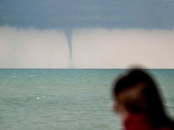 Ostia, tromba d'aria Tromba d'Aria nel Cilento a Castellabate e Ogliastro Marina| Video
