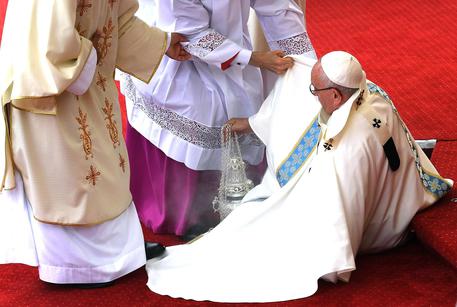 Papa Francesco Caduta durante Giornata della Gioventù 2016 (Video)