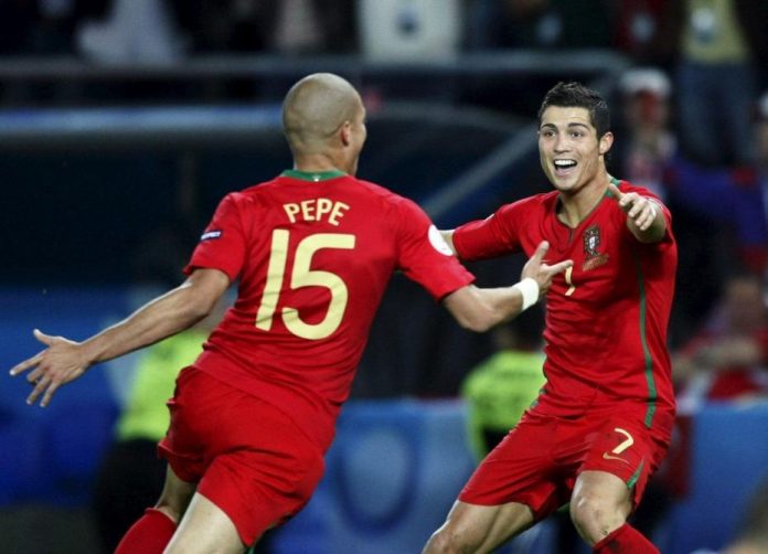 pepe-portogallo Pepe vomita al termine finale Portogallo-Francia Euro 2016 (Video)