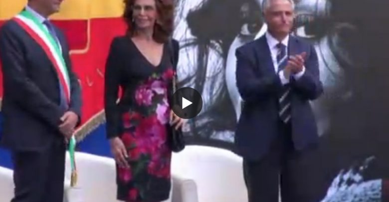 Sofia Loren a Napoli riceve Cittadinanza Onoraria (Video) 2