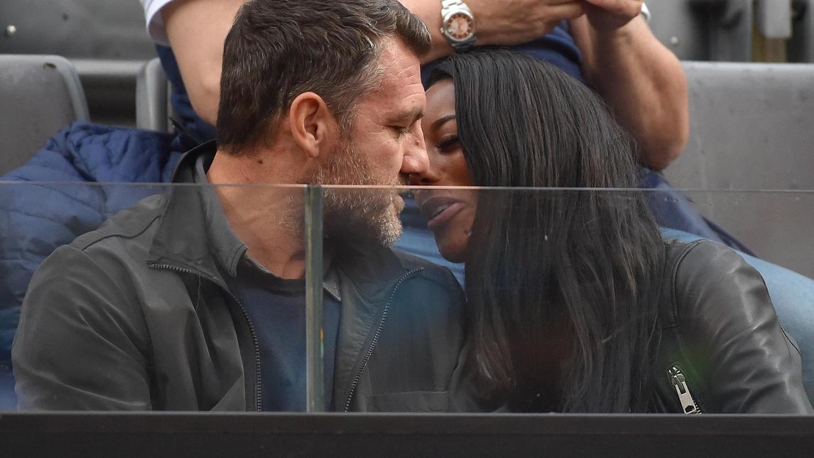 Bobo Vieri e Jazzma Kendrick coppia dell'estate Video in intimità