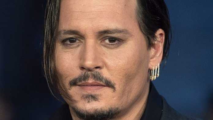 Johnny-Depp Divorzio Johnny Depp e Amber Heard: Attore violento si taglia un dito