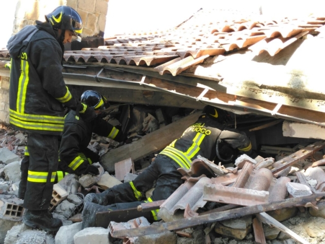 amatrice vigili del fuoco Terremoto Pescara del Tronto, il vigile che ha salvato Giorgia: