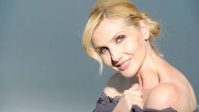 Photo of Lorella Cuccarini compie 51 anni: Carriera della showgirl