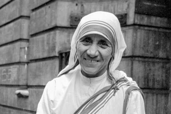 Madre Teresa di Calcutta Santa, quando lo diventerà?