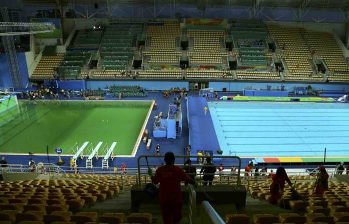 piscina verde Perché a Rio 2016 l'acqua è verde? Trovata la causa alle Olimpiadi